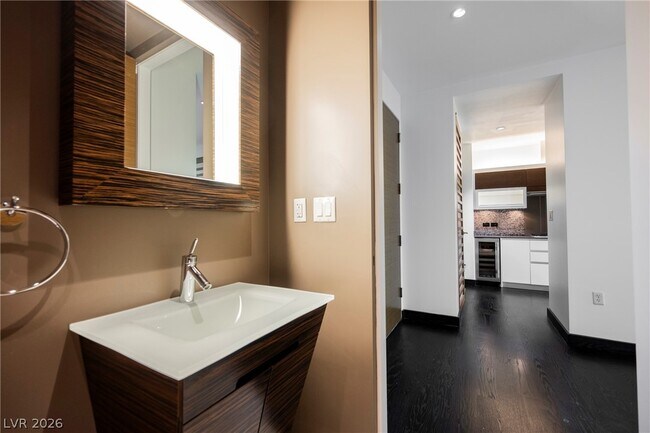 Building Photo - 3750 S Las Vegas Blvd