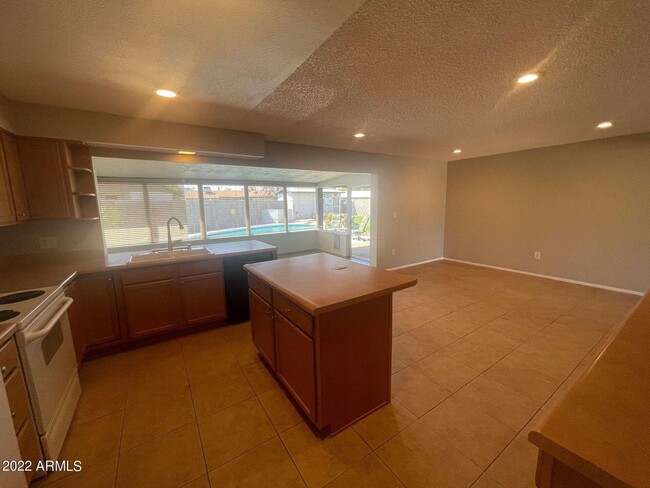 Building Photo - 3 Bed 2 Bath Phoenix Home with a Pool