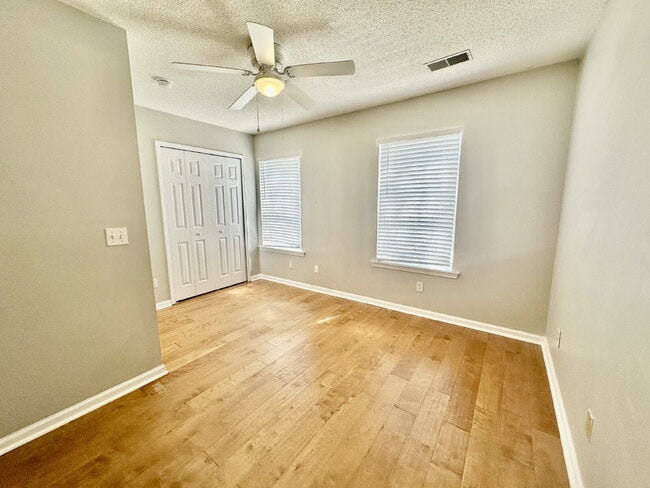 Building Photo - Three Bedroom, Townhome in The Farm!
