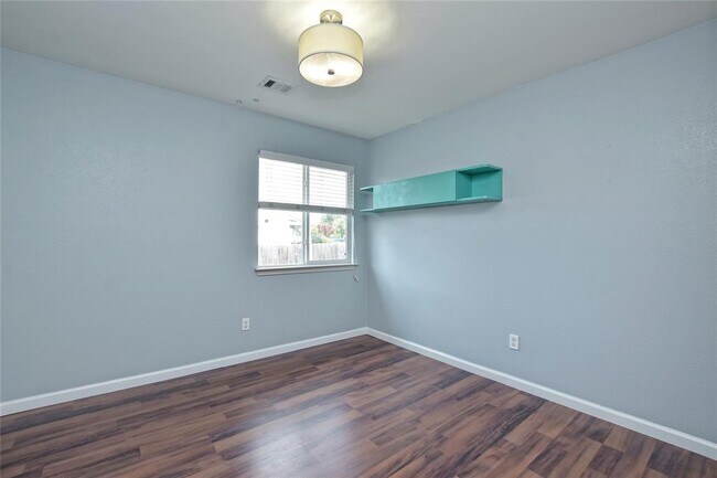 Building Photo - 18612 Great Falls Dr