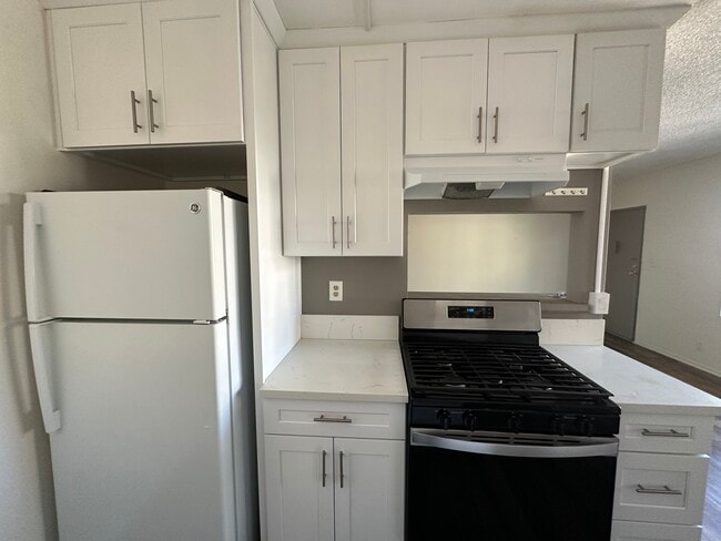 Building Photo - 1547 Saltair S Ave