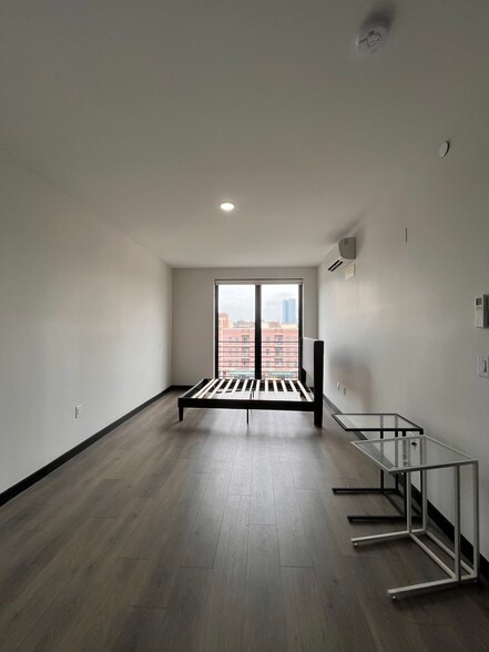 Building Photo - 99 Sackett St