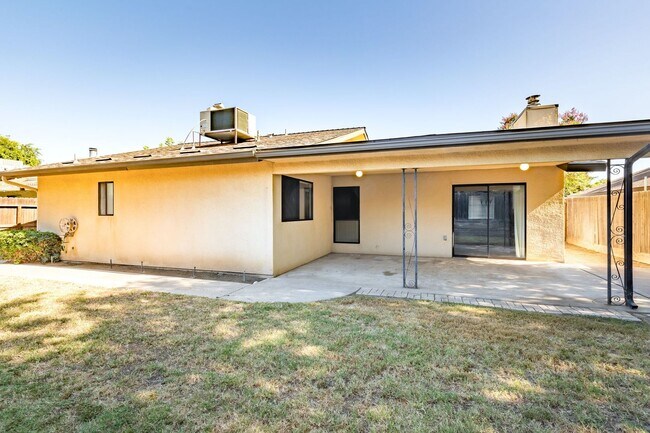 Building Photo - Clovis Home for Rent