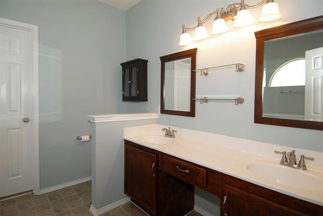Building Photo - 9732 Kingsmill Dr