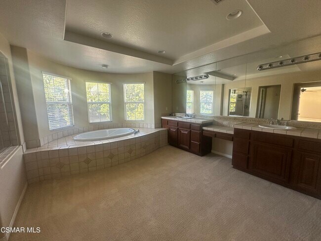 Building Photo - 3073 Heavenly Ridge St