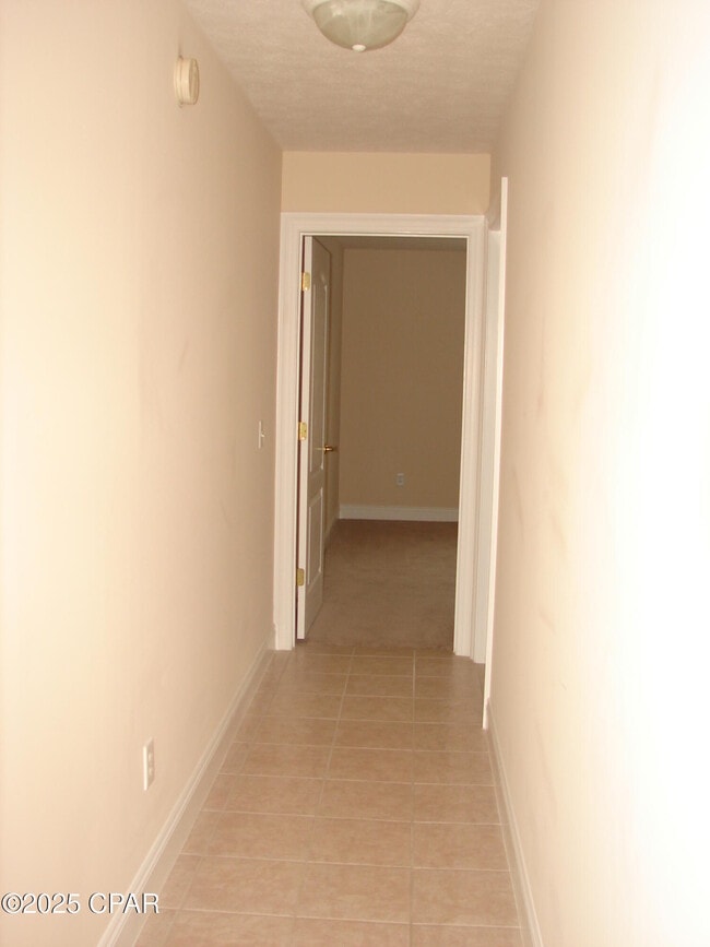 Building Photo - 3402 Hillcrest Dr