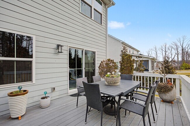 Building Photo - 4 Bedroom Executive Home located in Magnolia Green