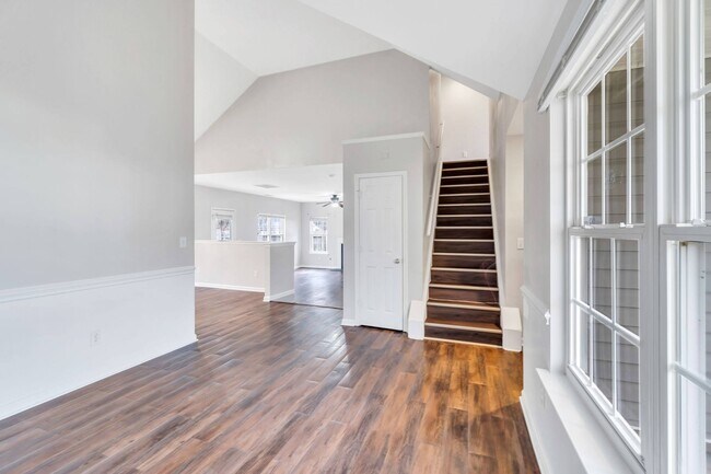 Building Photo - 5508 Kiev Dr
