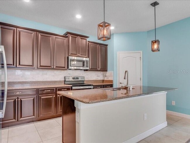 Building Photo - 1569 Thetford Cir