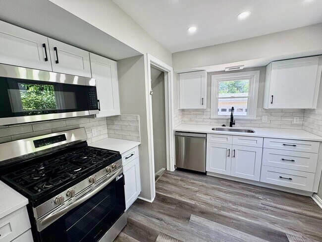 Building Photo - 4165 Harwood Rd