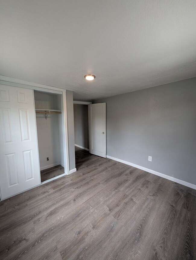 Building Photo - 515 Miller Ave