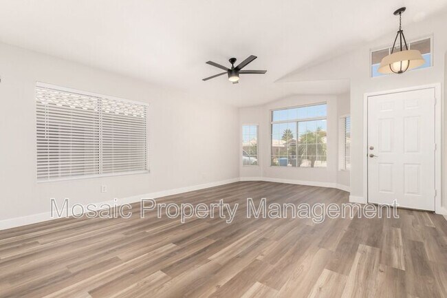 Building Photo - 2252 E Ross Ave
