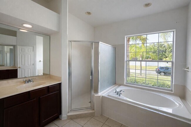 Building Photo - 927 Shadowmoss Dr