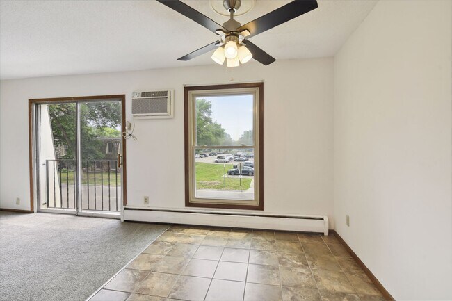 Building Photo - 819 11th Ave S