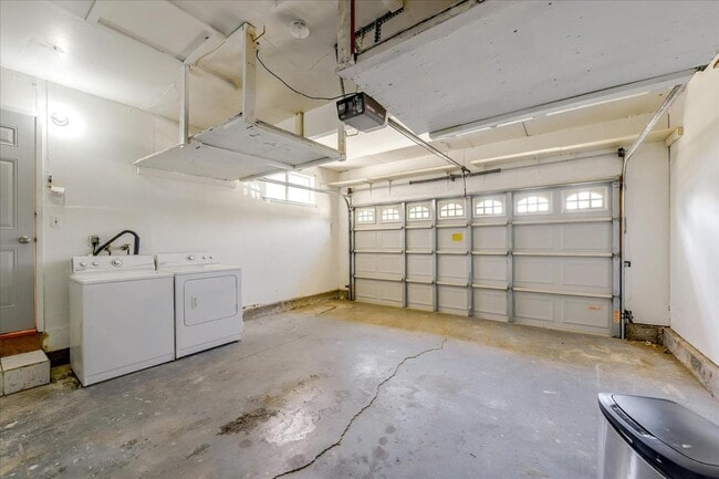 Building Photo - 2651 Poplarwood Way