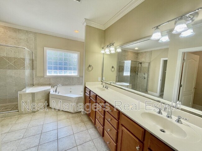 Building Photo - 1931 Dante Ln