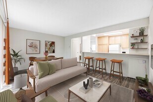 Building Photo - Encina Meadows