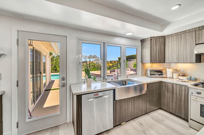 Building Photo - 22374 Algunas Rd