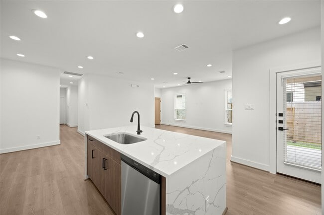 Building Photo - 2711 Sunrise Breeze Dr