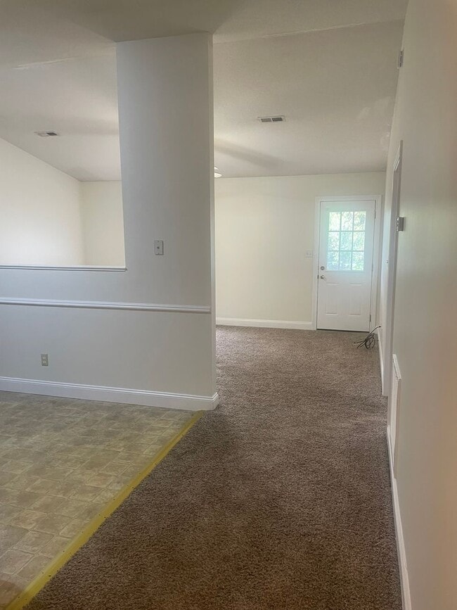 Building Photo - Knoxville 37912 - 2 bedroom, 2 bath condo ...