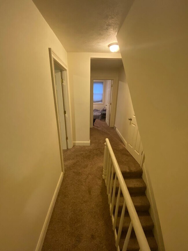 Building Photo - Southside Flats 3 bedroom! Central AC! Washer and Dryer Included! Available 8/7