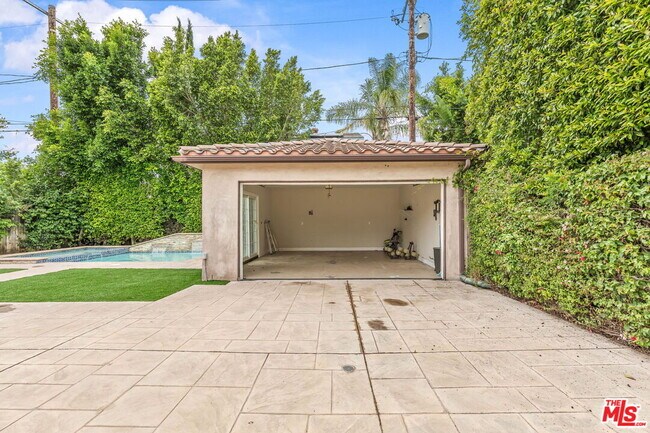 Building Photo - 5027 Ledge Ave