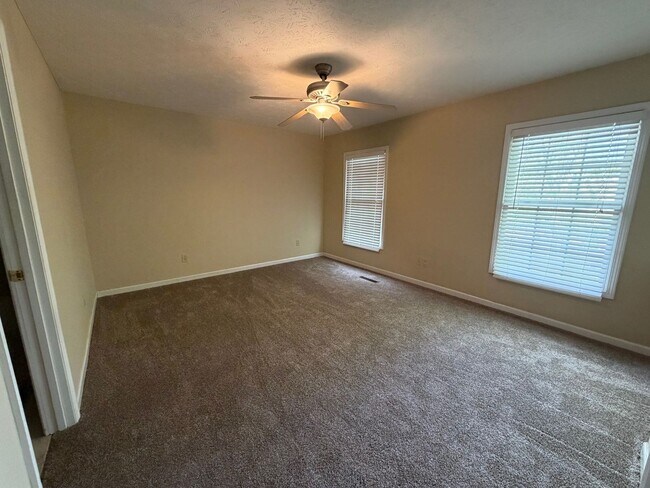 Building Photo - 147 Harmon Dr