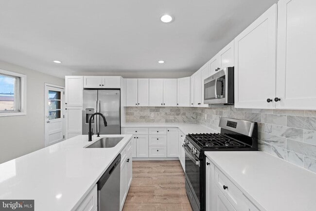 Building Photo - 205 Juniper Rd