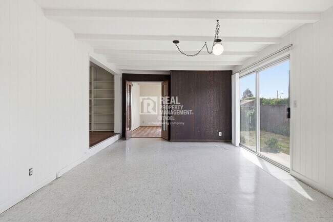 Building Photo - 726 primrose-