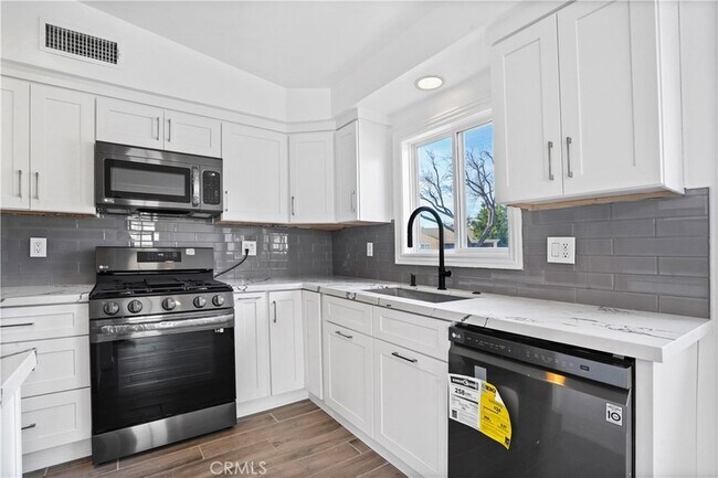 Building Photo - 5942 Graves Ave