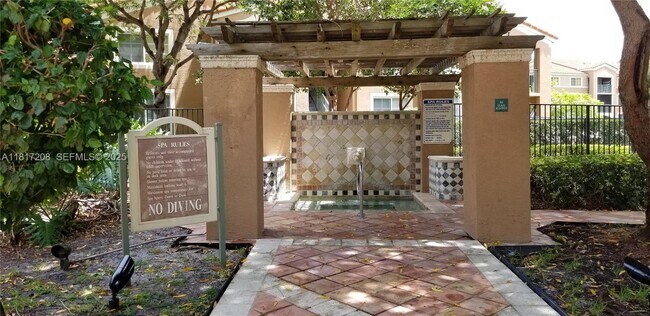 Building Photo - 4844 N State Rd 7