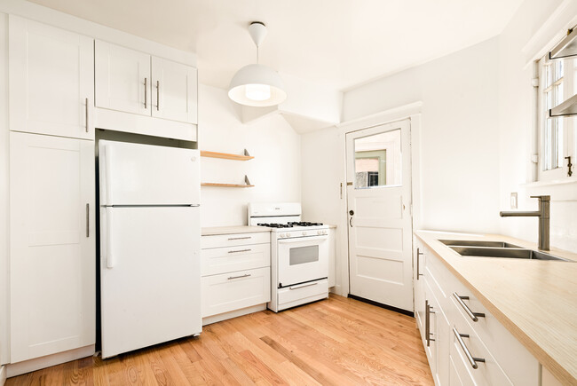 kitchen from corner - 329 Market St