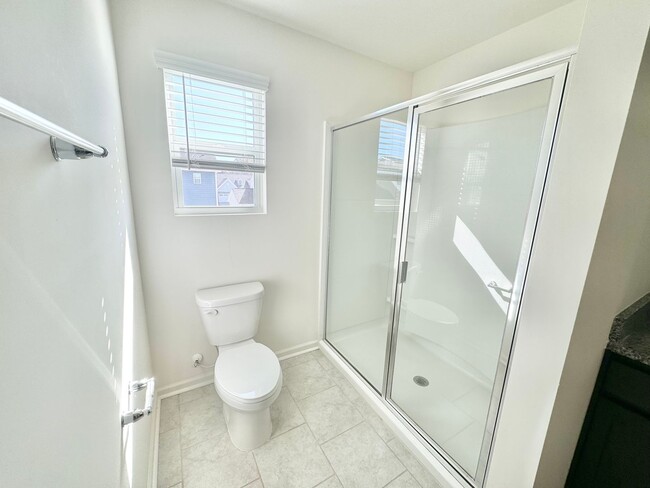 Building Photo - 3BD/2.5BTH Townhome - Belmont  self guided...