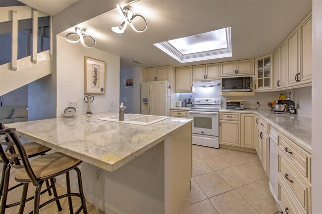 Building Photo - 4949 N Hwy A1A