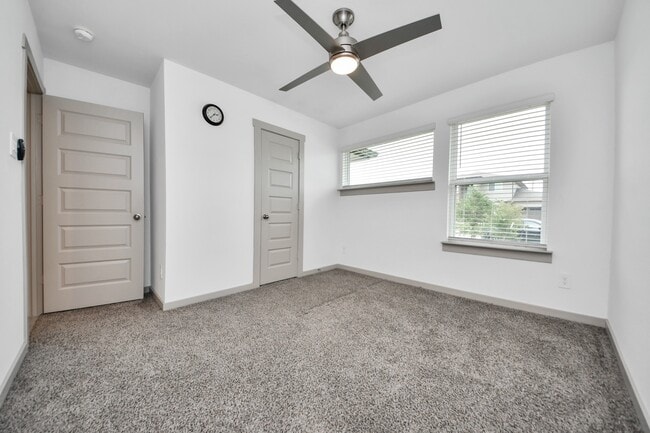 Building Photo - 1118 Hyde Lk Ln
