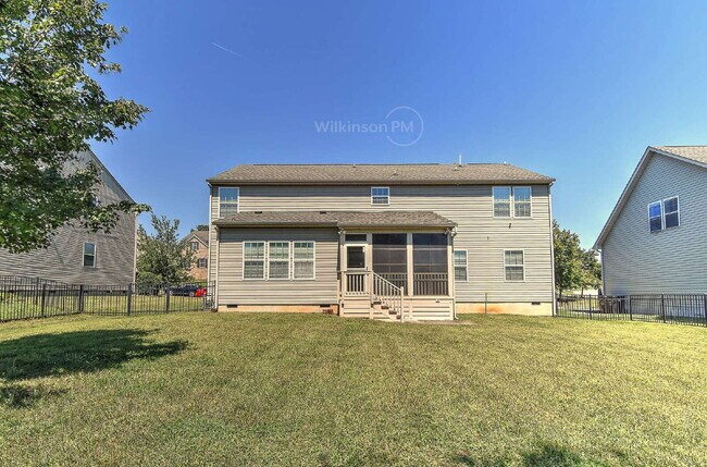 Building Photo - Beautiful 3,409 sqft 5-bedroom 3-bath Exec...