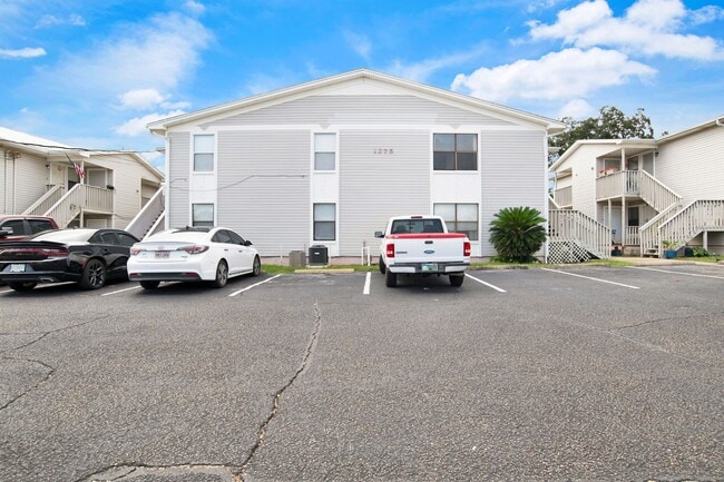 Building Photo - Modern Coastal Condo! View it today!