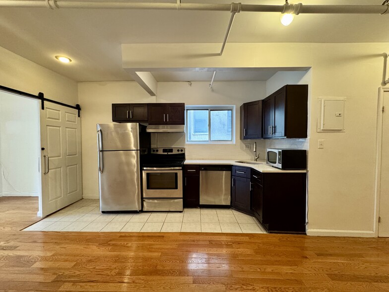Primary Photo - 303 E 53rd St