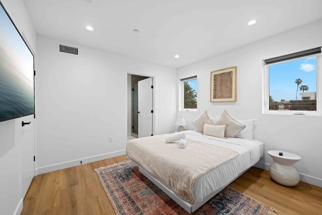 Building Photo - RECENTLY BUILT TOWNHOME | 4 BED 5 BATH | GARAGE