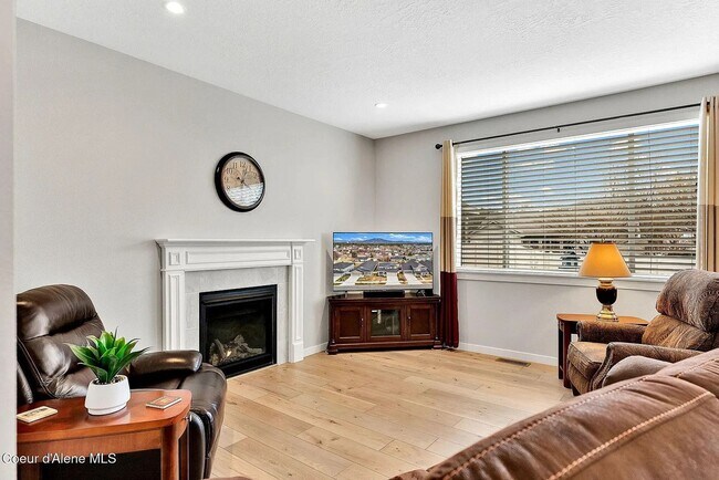 Building Photo - Coeur d'Alene Place – 3 Bed, 2.5 Bath Home...