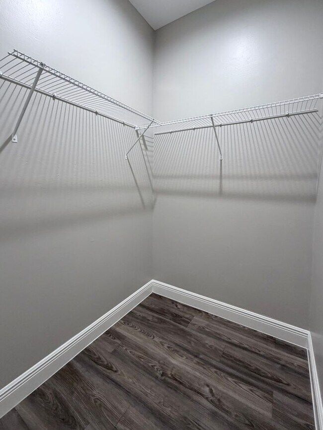 Building Photo - $200 off 2nd months rent! Like New 2 Bedroom 2 Bath w/ den and garage!