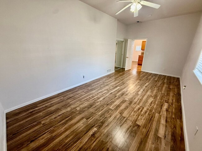 Building Photo - 1342 N Washington Ave