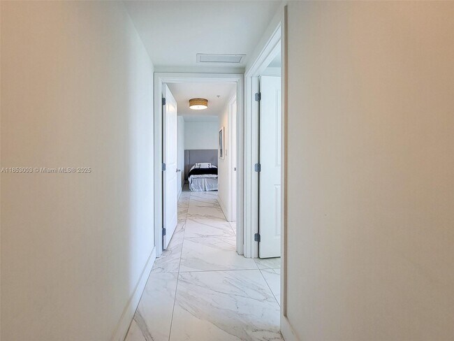 Building Photo - 400 Sunny Isles Blvd
