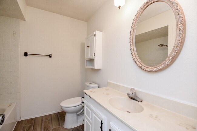 Building Photo - 702 Tara Plantation Dr