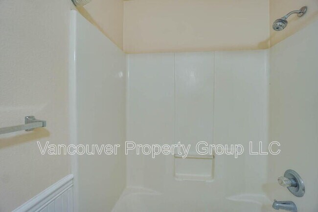 Building Photo - 4000 NE 109th Ave