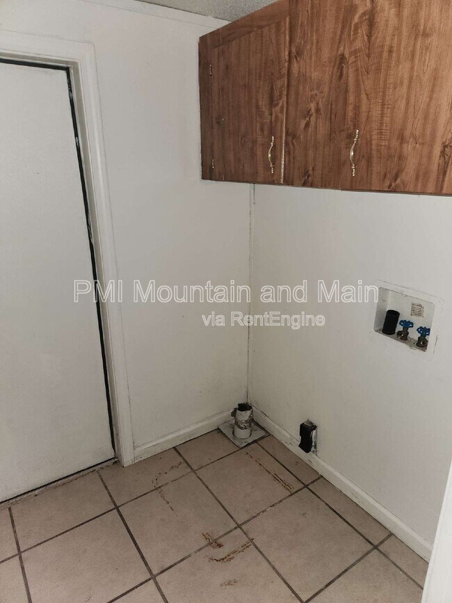 Building Photo - 32 Misty Mountain Way