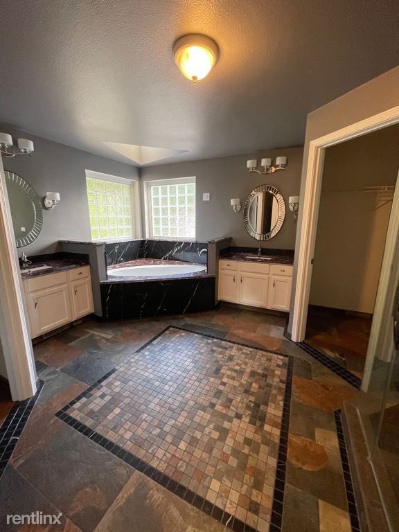 Building Photo - 4 br, 2.5 bath House - 18814 88th Avenue East