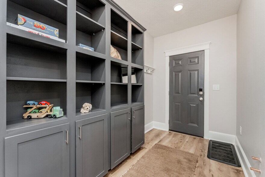 entry storage - 709 S Phillips Ave