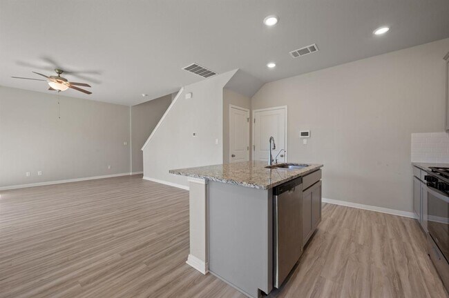 Building Photo - 529 View Dr