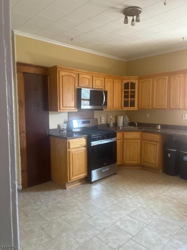 Building Photo - 1946 Barnett St